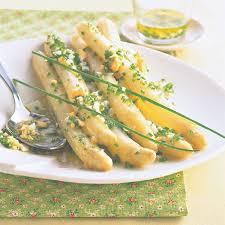 Gruner Spargel Mit Vinaigrette Rezept Spargel Lebensmittel Essen Rezepte