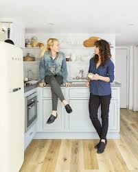 If you're looking for ideas to redo your kitchen with a fresh new design, take a this is the first thing any small kitchen makeovers expert will tell you: How To Design A 49 Square Foot Tiny Kitchen With Tons Of Smart Storage