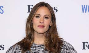 Photogallery of jennifer garner updates weekly. Jennifer Garner Shocks Fans After Joking About Appearance And Her Fans React Hello