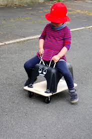 Diy Rutschauto Rutscher Selber Machen Rollbrett Diy Spielzeug Mimimia Diy Blog Rollbrett Rutschauto Kinder Autos