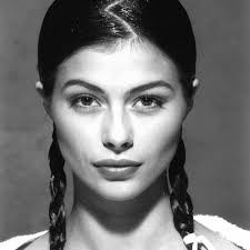 Notre #mondaymuse du mois de mai est nulle autre que l'égérie de Alvaro  Coiffure pendant près de 20 ans, Audrey Benoît. Mannequin de renommée  mondiale dans les années 90, Audrey Benoît est