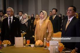 4 november 2020 anugerah perkhidmatan cemerlang majlis anugerah perkhidmatan cemerlang apc 2019 di maeps serdang pada 3 mac 2020 jabatan penerangan malaysia. Zuraida Hadir Pada Majlis Penyampaian Anugerah Perkhidmatan Cemerlang Dan Jasamu Dikenang 2019 Kpkt