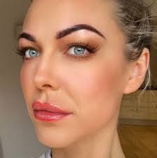 🖤Hi girls, like this page, tag 4 friends and share post to win a a FREE  semipermanent Makeup treatment.. brows, eyeliner 👁or lips 👄