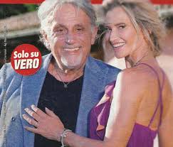 La carriera, le curiosità e la vita privata dell'artista per di più ha condotto domenica in al fianco di mara venier. Andrea Roncato Sposo A 70 Anni Matrimonio Con Nicole Non Chiamatemi Vecchio