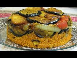 مقلوبة مقلوبة الرز الاحمر باللحم أكلات عراقية Maqluba مقلوبة Iraqi Food Youtube Arabic Food Food Maklouba Recipe