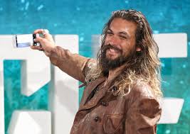 Jason momoa, henüz bu kadar ünlü değilken ve vücudunu da bu denli geliştirmemişken, romantik jason momoa, genellikle hayranlarıyla birlikte vakit geçirmeyi ve her fırsatta fotoğraf çektirip, imza. Bei Diesem Game Of Thrones Star Lauteten Heimliche Hochzeitsglocken