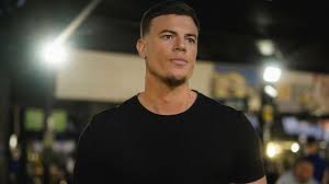 Qui est Adrien Laurent ?