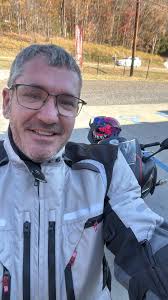 Hi I just joined this group🤟..Thank you for adding me😎…This is my NEW 800  pound ride👍…Harley Davidson Dyna Street Bob❤️..The weight will take a bit  to get used to…