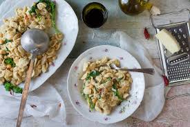 Orecchiette con ceci e zafferano, la ricetta. Orecchiette Integrali Alla Crema Di Ceci