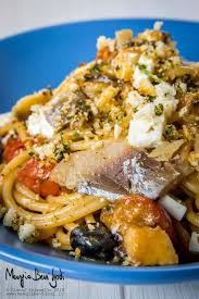 Spaghetti con aringa affumicata ciao, oggi ho preparato un piatto veloce ma molto gustoso, i spaghetti con l'aringa affumicata spaghetti con aringa affumicata. Vermicelli Con Aringa Pomodorini Feta E Olive Nere Mangia Bevi Godi Blog Di Cucina E Ricette