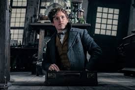 Si tratta di kevin guthrie, attore scozzese i cui crediti oltre alla saga di animali fantastici, guthrie è conosciuto per aver preso parte a film come dunkirk, sunshine on leith e la serie the english game. Phantastische Tierwesen Grindelwalds Verbrechen Naher An Harry Potter Und Trotz Cliffhanger Mentalitat Durchaus Sehenswert Mucke Und Mehr