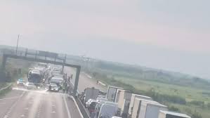 22.06.2021 serviciul infotrafic al insp, informează: Trafic Blocat È™i Pericol De Explozie DupÄƒ Un Accident Grav Pe Autostrada BucureÈ™ti PiteÈ™ti