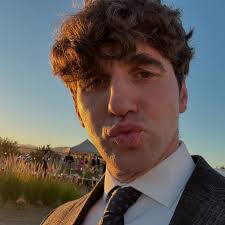 I literally use face filters and make silly videos for a living somehow  Next stop for December shows: Nashville, Orlando, NYC and Stamford… Jan/Feb  shows out too