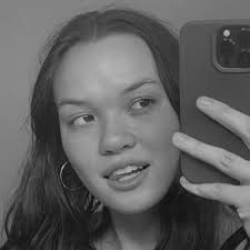 Mollie Boyle's Instagram, Twitter & Facebook