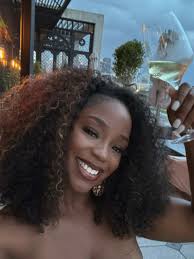 Bri Lewis (@itsbrilew) • Instagram photos and videos