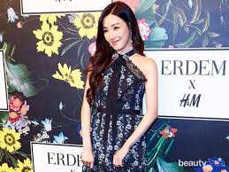 Segnaposto provette nastro tiffany con perline. 8 Foto Menawan Tiffany Snsd Pakai Gaun Cantik