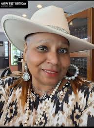 Introduction and photo sharing in the Hat Divas group