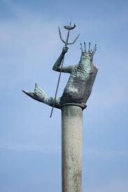 Rendsburg Mit Strengem Blick Wacht Der Meeresgott Neptun In Hohe Des Rendsburger Fussgangertunnels Uber Den Nord Ostsee Ka Draht Kunst Skulptur Kunst Schleswig