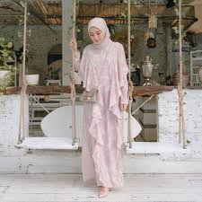 Lihat ide lainnya tentang model pakaian, pakaian pesta, model pakaian muslim. 50 Model Baju Pesta Kekinian Elegan Simple Dan Anggun