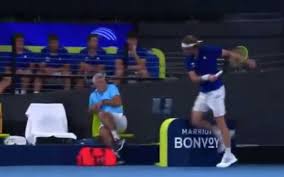 Check spelling or type a new query. E3allos O Stefanos Tsitsipas Xtyphse Kata La8os Ton Patera Toy Me Thn Raketa Lifo