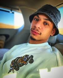 Royce Bell's Instagram, Twitter & Facebook