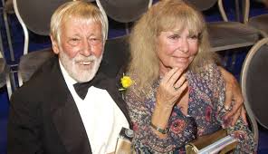 Vier stunden lag er damals in der herzoperation unter dem messer, bekam drei. Vivi Bach Fernsehlegende Ist Tot News At