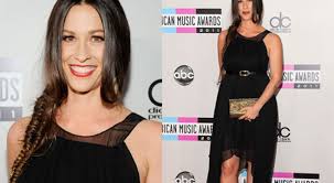 Gbm gbm another version of me is she preverted like me? 15 Things You Oughta Know About Alanis Morissette