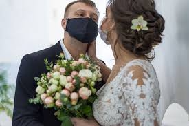 Photographe mariage paris, photo reportage de mariage fine art. Temoignage A Rouen Seulement 11 Invites Au Mariage De Lucy On A Fait Une Fete Sur Zoom 76actu