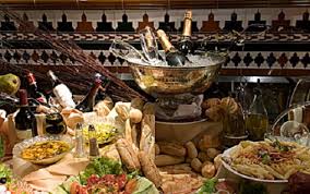 In afara de asta, in zilele de luni, miercuri si vineri este oprit a manca peste, ulei si a bea vin. Ce Bunatati Sa Pui Pe Masa De Revelion 10 Retete Perfecte Pentru Noaptea De Anul Nou