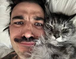 Famoso conductor de Canal 5 confirma romance con reconocida modelo trans:  “Fue una relación como cualquier otra”