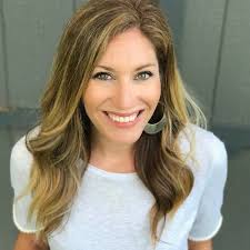 Sarah Mae's Instagram, Twitter & Facebook