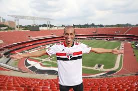 Tiago volpi faz boa defesa e, na sobra, david empurra para o fundo da rede adversária 4 minutos: Miranda Hulk E Rafinha Clubes Vao As Compras E Deixam O Brasileirao 2021 Repleto De Estrelas Jovem Pan