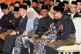 Ahli dewan undangan negeri (adun) tualang sekah, datuk nolee ashilin mohammed radzi dan adun sungai manik, datuk. People Of Perak Greet Naming Of New Mentri Besar With Joy The Star