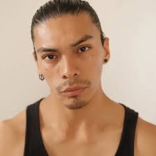 GRACIAS 2024 . . . . Nuevas y bonitas experiencias Me convertí en XXX (30  en romanos) Me quitaron los Brackets (después de 3 años) Fui Míchael  Jackson muchas veces... Hee Hee