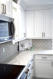Beautiful White Kitchen In 2020 Backsplash Kitchen White Cabinets Backsplash For White Cabinets White Cabinets White Countertops