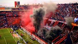 Descargar fondos de pantalla club atletico colon de santa fe, 4k, diseño de materiales, rojo negro abstracción, la argentina, el fútbol, el argentino de la. Locura Por La Final De La Sudamericana Los Hinchas De Colon Agotaron Las Populares Superdeportivo Com Ar
