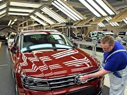 Volkswagen l�sst wegen der neuen abgasmesszyklen nach den werksferien die produktion im stammwerk in. How To Get People To Like Volkswagen Werksurlaub 2020 Volkswagen Phaeton Volkswagen Bentley