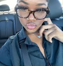 BLIND FEMALES❤️👓 Follow me