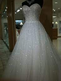 Traumhaft schönes kleid aus wunderbarem glitzer, das sich in der blendung des abendlichtes widerspiegelt und einen filigranen inlayeffekt erzeugt. 7 Hochzeitskleid Glitzer Ideen Hochzeitskleid Glitzer Hochzeitskleid Hochzeit
