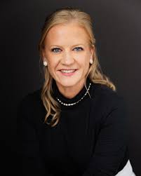 Introducing Andrea Rowe, the esteemed Workplace Experience Director at  CBRE, currently making a significant impact at the GE HealthCare Institute!  With a career spanning over 17 years, Andrea is a master of