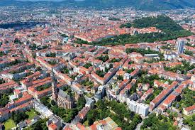 Graz definition, a city in se austria. Green Graz