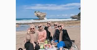We were in a restaurant when we met hariman a touristic guide. Mipcn Dgbvmlgm