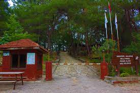 Milli parkları, kaplıcaları, kaleleri, müzeleri, yaylaları, şelaleleri ve daha birçok doğal güzelliğiyle osmaniye'de gezilecek yerler listesi karşınızda… Osmaniye Tarihi Yerler Tarihi Eserler Gezilecek Tarihi Yerler