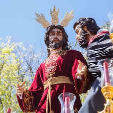 Gin flor de iris tridestilada martes santo. El Giraldillo Martes Santo En Jerez De La Frontera