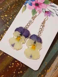 Best and only real method that worked with the lovely purple color was the simple dry method. 24 Real Dried Flowers In Resin Ideas Dried Flowers Dried Flower Jewelry Unique Items Products