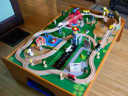 The kidkraft ride around towntrain table set features four scenes, each with its own special touch. Kidkraft Ride Around Town Train Table Review Loads Of Fun