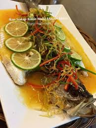 Ikannya dimasak utuh, harus segar dan empuk. Ikan Siakap Kukus Masam Manis Resepi Mutiara Hati Facebook