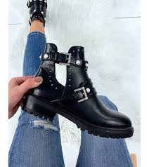 Bottines de motard noires à boucles et clous. Bottines A Sangles Avec Details Perles Et Clous