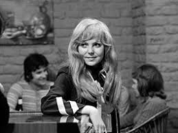 Play along with guitar, ukulele, or piano with interactive chords and diagrams. Obrazem Duhova Vila Hana Zagorova Slavi 70 Narozeniny Idnes Cz