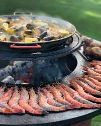 Reat Paella On Ofyr By De Buitenchef Bbq Barbecue Grill Plancha Hotplate Firepit Fire Outdoorcooking Paella In 2020 Outdoor Cooking Food Inspiration Paella